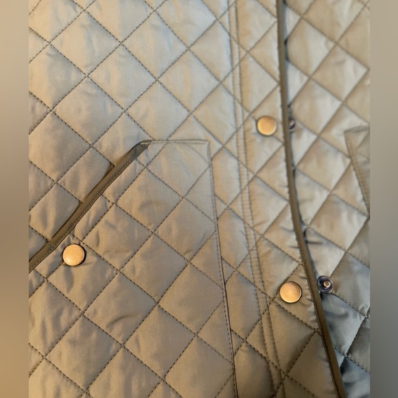 Land’s End Quilted Vest - Picture 8 of 10